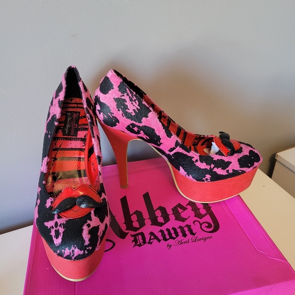 Abbey Dawn Feel The Love Platform Heels, BNIB with flaws, Size 8 - Picture 2 of 10